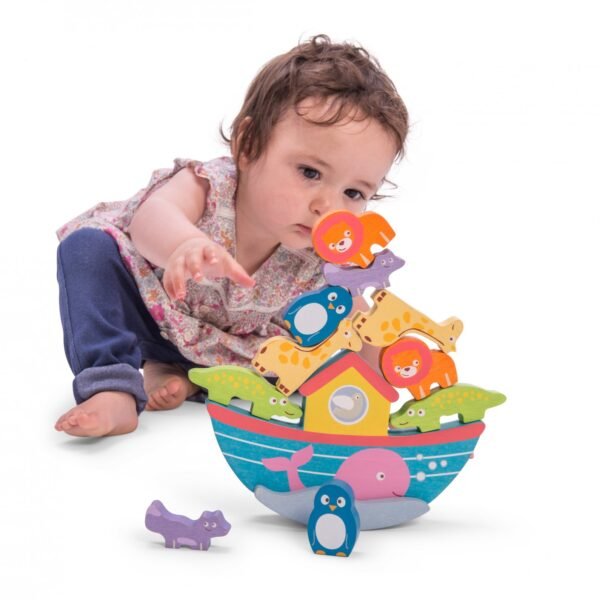 Arca-lui-Noe-in-echilibru-Petilou-Le-Toy-Van Arca lui Noe în echilibru