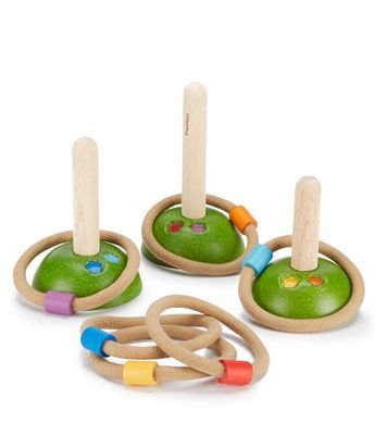 Aruncarea-inelelor-de-pajiste-PlanToys-2 Aruncarea inelelor de pajiște l Meadow Ring Toss