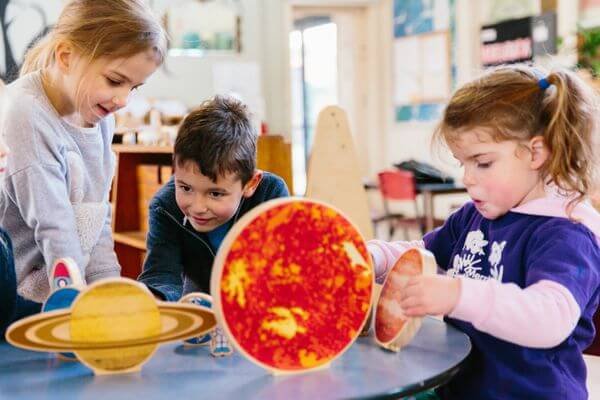 Calatorind-in-spatiu-The-Freckled-Frog-2 Călătorind în spațiu l Travelling in Space