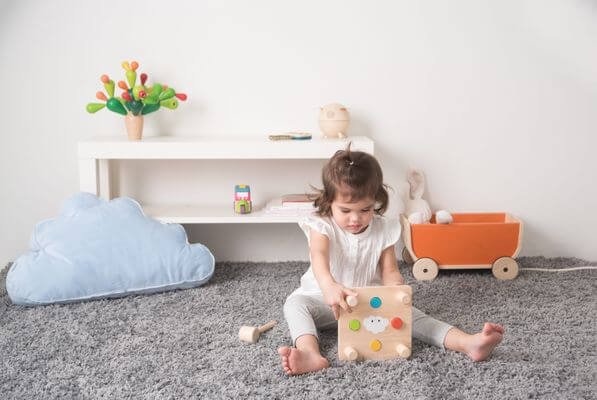 Cuier-cu-ciocan-PlanToys-1 Bancă de bătut cu ciocan | Hammer Peg