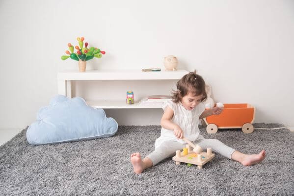 Cuier-cu-ciocan-PlanToys-2 Bancă de bătut cu ciocan | Hammer Peg