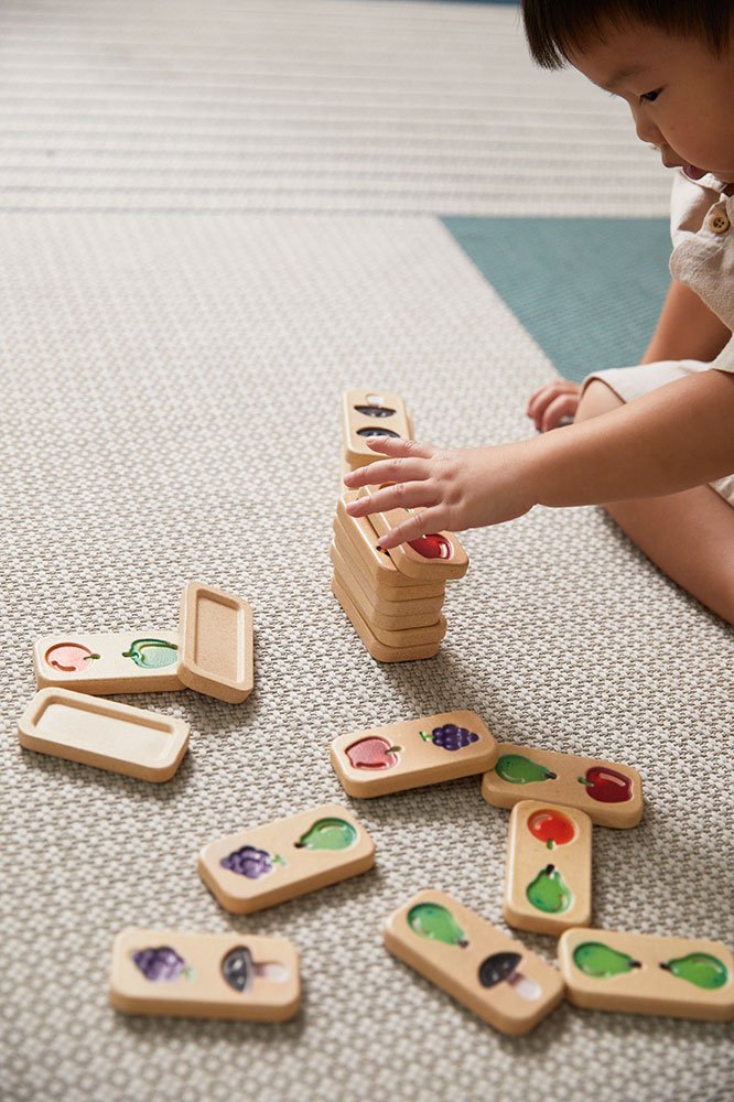 Domino-de-fructe-si-legume-PlanToys-1 Domino de fructe și legume l Fruit & Veggie Domino