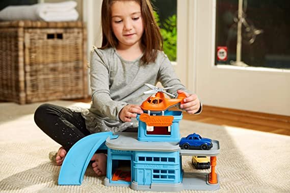 Garaj-pentru-parcare-Green-Toys Garaj pentru parcare