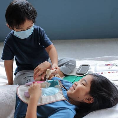 Set-de-joaca-pentru-chirurg-PlanToys-1 Set de joacă pentru chirurg l Surgeon Play Set